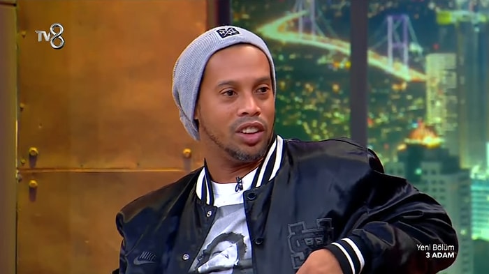 Efsane Futbolcu Ronaldinho, 3 Adam'da!