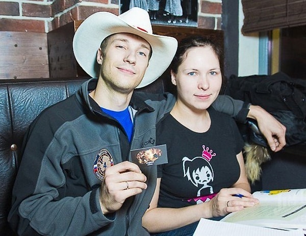 3. Супруга Петра Катя тоже работает спасателем и в это время была на другой операции. "Коллеги не знали, как ей сообщить, что муж погиб. Да, у обоих сложная профессия, но каждый раз они надеялись, что всё будет хорошо", - рассказывает подруга семьи Инна Паустовская.