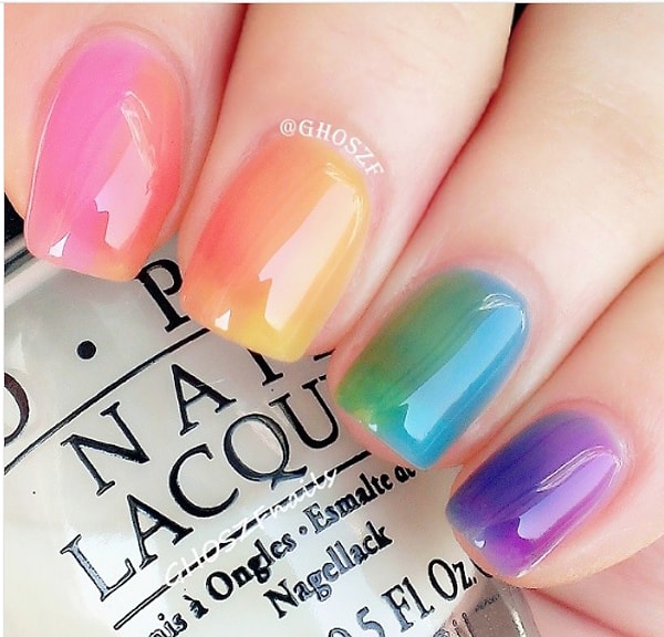 9. Эти ноготки напоминают леденцы!