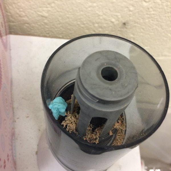 16. Чистить точилки: