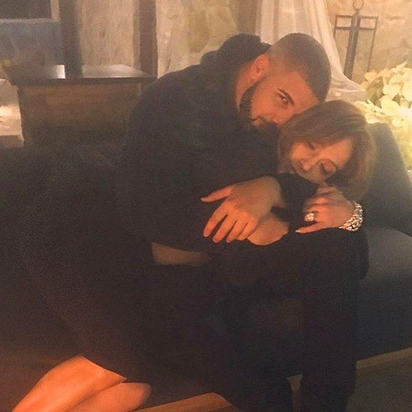 10. Magazin gündemine aşklarıyla damgasını vuran Drake ve Jennifer Lopez'in ayrıldığı iddia ediliyor.