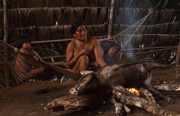 8. ...а женщины, в свою очередь, заняты воспитанием детей.