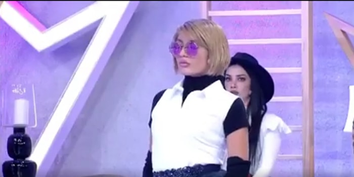 Eski Saçlarını Çok Özlediği İçin Hüngür Hüngür Ağlayan Kadın