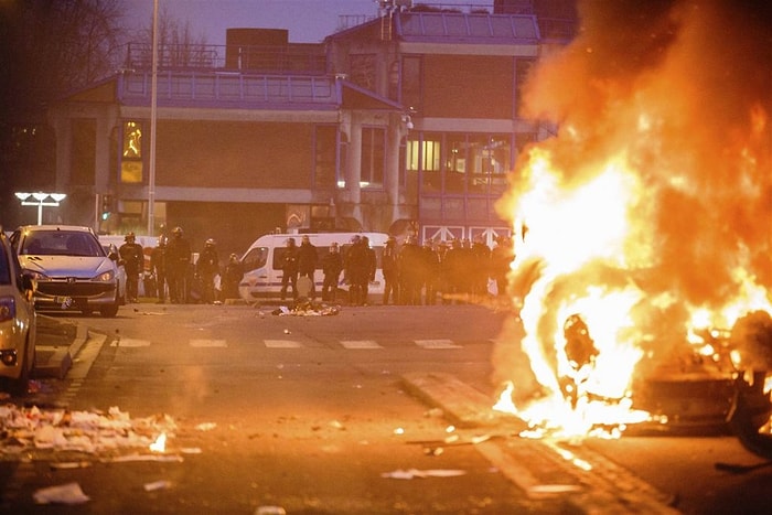 Protestolar Yayılıyor: Polisten Cinsel Saldırı, Fransa Sokaklarını Savaş Alanına Çevirdi