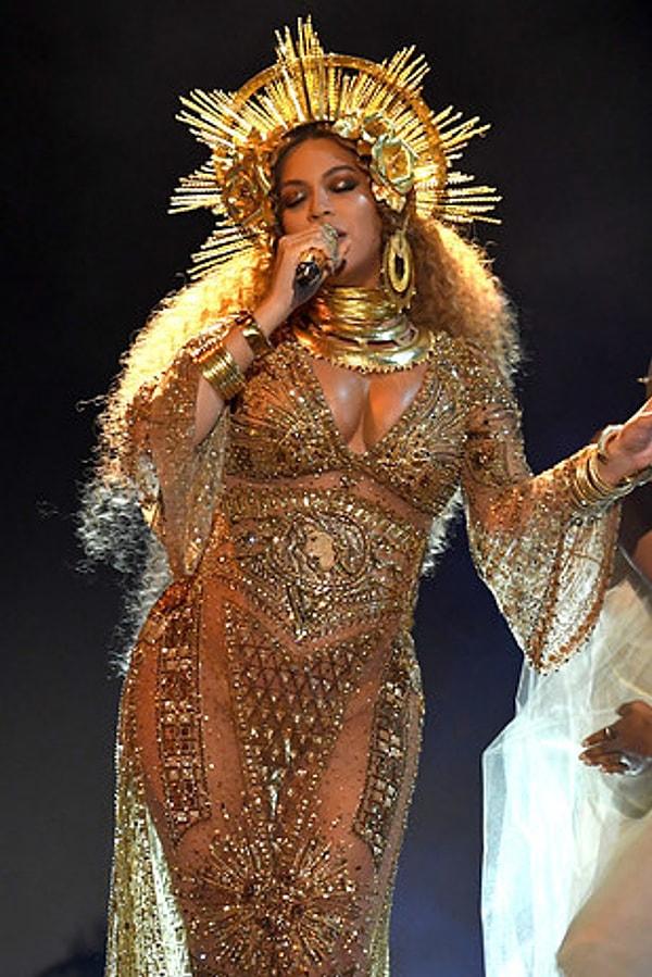 16. Beyonce İsa'ya özenmişti.