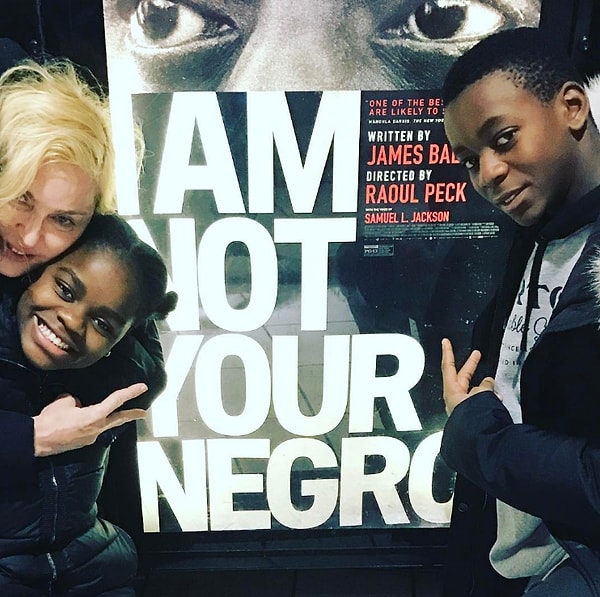 8. На суде певица заявила, что хотела бы, чтобы один из ее детей в будущем стал президентом Малави. Она надеется, что однажды кто-то из них захочет работать в больнице, которую дива основала в Малави.