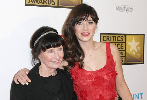 29. Zooey Deschanel ve annesi Mary Jo