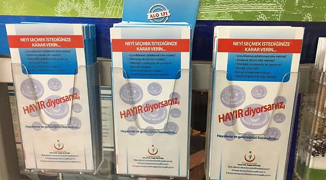 Kentin çeşitli bölgelerinde ev ve işyerlerine dağıtılmaya başlanan ve panolara asılan afiş ve broşürlerde, şu ifadeler yer alıyordu: