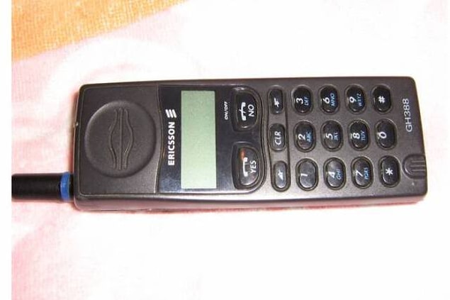 8. Aynı yıl piyasaya çıkan Ericsson 388'in peki?