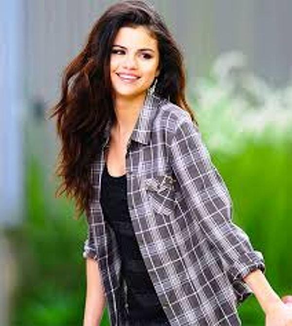 Selena Gomez Tarzı  13 .