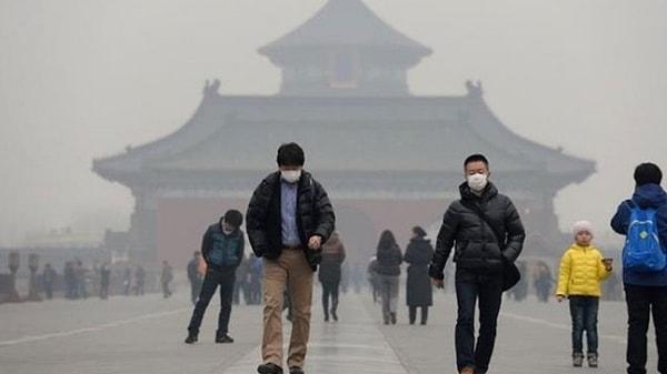 Çin'de havadaki zararlı parçacık oranı PM 2,5 değeri, Dünya Sağlık Örgütü tarafından insan sağlığı için üst sınır kabul edilen limitin 6-8 katına çıktı.