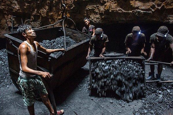 6. Çin hükümeti, ülke çapında yeni kömür madenlerinin açılmasını yasakladı.