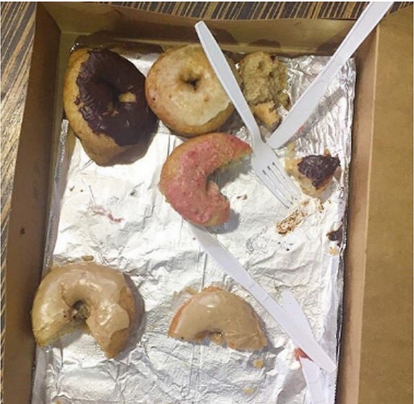 15. Сейчас же убери нож и вилку подальше от пончиков!