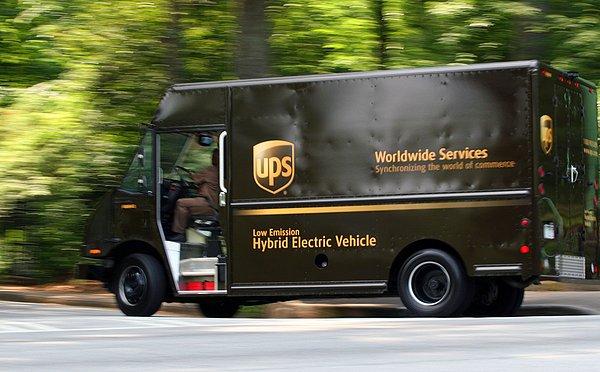 Amerika'daki en meşhur şakalardan biridir, bir UPS aracının önüne atlayıp şöyle koca bir tazminat almak.