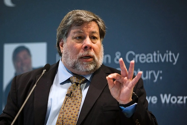 Şirketin kurucu ortağı olan Steve Wozniak, kendi payını zamanında 800 dolar karşılığında satmıştır. Eğer satmasaydı payı bugün 35 milyar dolar değerinde olacaktı.