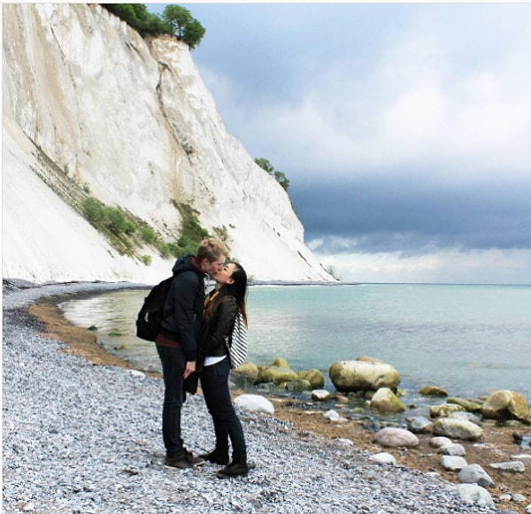 4. Леони тогда была студенткой, и часть ее обучения включала работу за границей. Поэтому она решила переехать в Швейцарию. Так и начались приключения этой парочки.