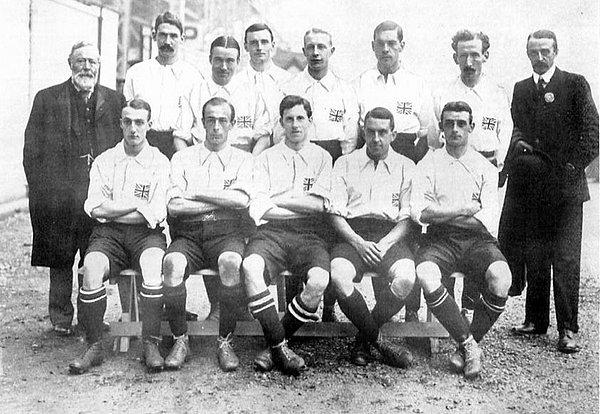 1908 Londra Olimpiyat Oyunları’yla birlikte futbol ilk kez olimpiyat oyunlarında yer aldı.