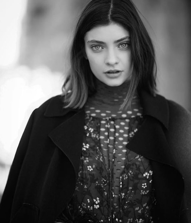 10. Geçtiğimiz İstanbul Moda Haftası'nda da çekim yapan fotoğrafçı ne yazık ki Türkçe konuşamıyor.