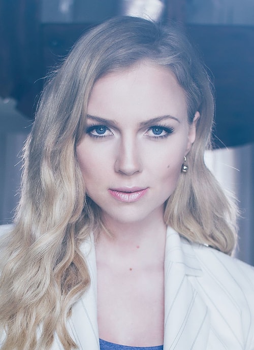 Hollanda'nın En Seksi Siyasi Parti Lideri ve Eski Fetiş Modeli: Ancilla