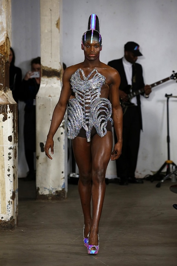 Прошедшая в Лондоне Неделя моды стала ареной для проведения, пожалуй, самого интересного шоу, которое вы только могли бы увидеть.