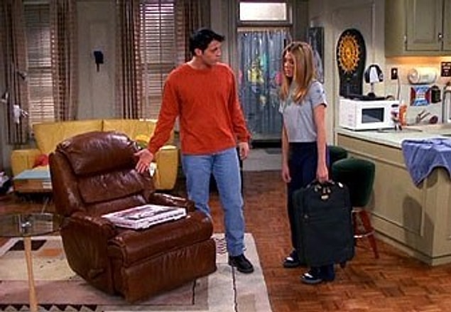 10. Phoebe'nin evinde çıkan yangının sebebi neydi?