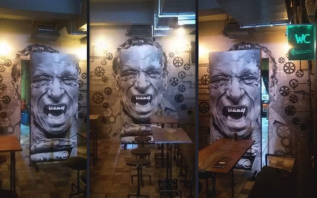 Ardından gelen bir teklif ile bir pub'ın kapı genişliğinde boşluk açılmış duvarına, o duvarı panel ile tamamlayan üç boyutlu bir resim yaptılar.