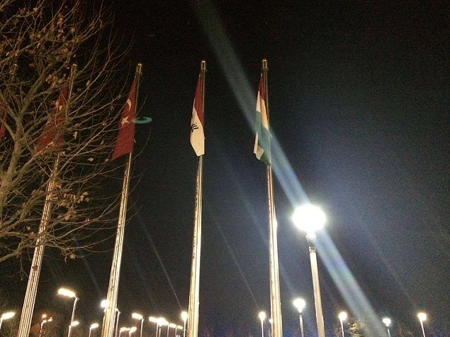 Akşam saatlerinde  Ankara'ya gelecek olan Barzani için Esenboğa Havalimanı'nda da Irak Kürt Bölgesel Yönetimi bayrağı göndere çekildi