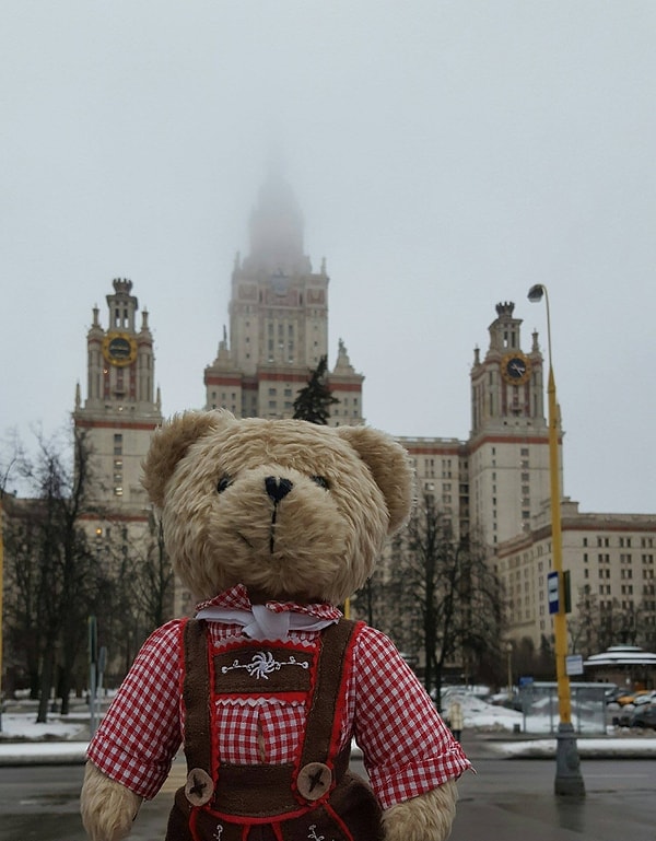 Я просто не смог отказаться от предложения Полины посмотреть Москву. Помню, как я подумал в тот момент: "Как же интересно побывать в другой стране!"