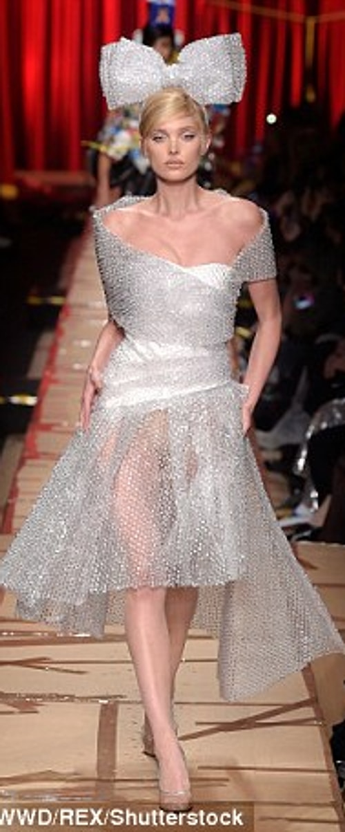 Moschino her şeyden elbise yapabildiğini kanıtlamış diyebiliriz. Mesela duş perdesi ya da patlatmalık koruma!