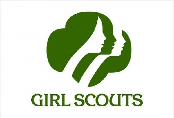 2. Kız izcileri destekleyen "Girl Scouts" için tasarlanan bol yeşilli logo
