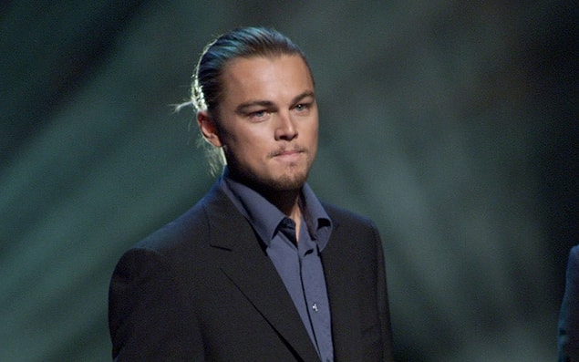 9. Leo'nun ucuz arabalar kullanması ve mütevazı yaşamaya çalışması çevreciliğinden kaynaklansa da, şekilci Hollywood ona cimri diyor.