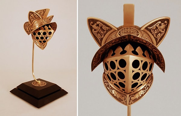 10. Кошачий гладиаторский шлем