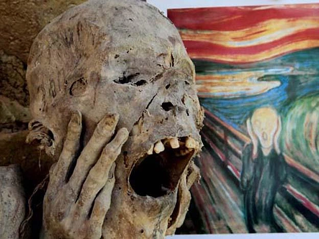 Tablodaki adam için mumyalanmış Peruvian Mummy'den ilham aldığı söyleniyor.