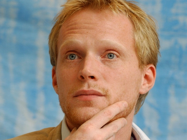 Paul Bettany, kayıtlar bitene kadar hangi film üzerinde çalıştığını dahi bilmiyor, arkadaşı olan yönetmen Jon Favreau'ya önemsiz bir kıyak yaptığını düşünüyormuş.