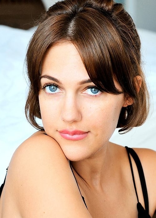 Meryem Uzerli & Elisabeth Moss