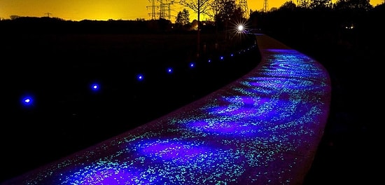 Эти светящиеся в темноте дорожки заставят любого научиться кататься на велике