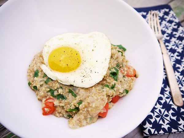 14. Ким Кардашян – яйца и овсянка