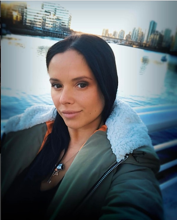 9. Там говорится, что Таня влюбилась в Алексея еще 6 лет назад и тогда поступила в академию киноискусства, где парень учился на тот момент.