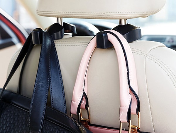 7. Удобные крючки, на которые можно вешать сумки