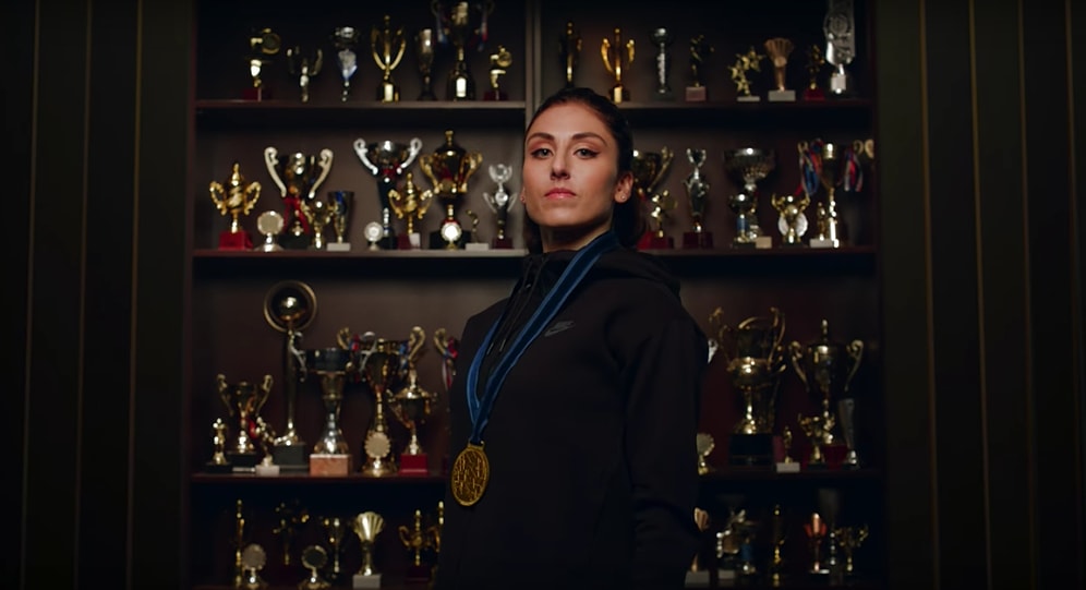 Türk Kadınının Göğsünü Gere Gere Bizi Böyle Bilin Dediği 10 An