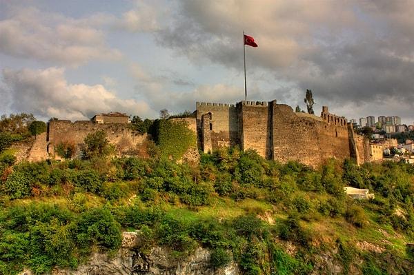 1. Şehrin kuşbakışı izlenebilecek en güzel yeri olan Trabzon Kalesi