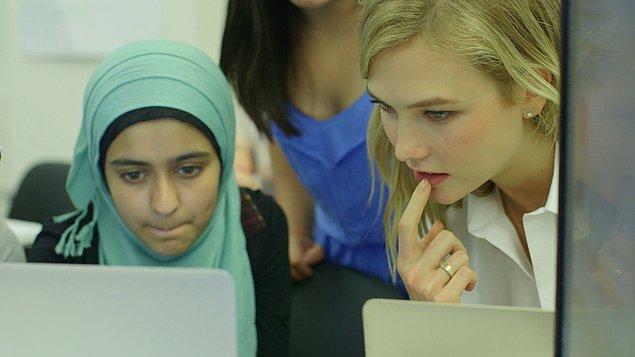 Bu sebepten dolayı dünyanın pek çok yerinde sosyal projeler kapsamında, dezavantajlı durumdaki kız çocuklarına bilgisayar programlama eğitimi veriliyor.