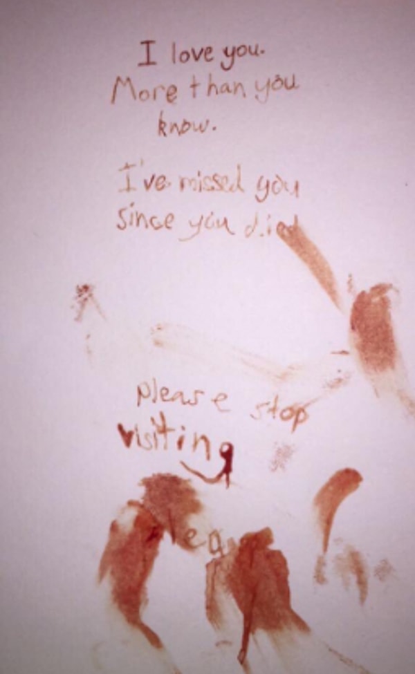 13. А может ваших рук дело вот эта надпись в заброшенном доме в Массачусетсе?