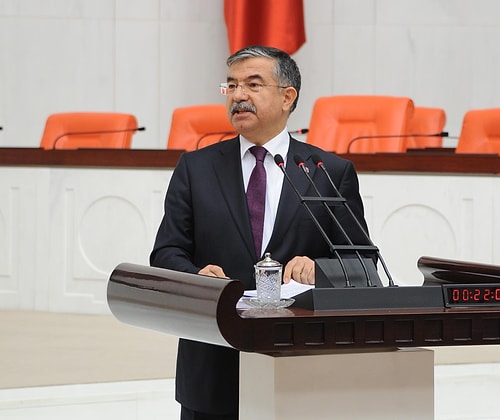 Altıok, Milli Eğitim Bakanı İsmet Yılmaz’ın yanıtlaması istemiyle hazırladığı yazılı soru önergesinde şu soruları sordu: