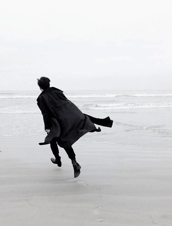 16. Иногда Всевышний убирает человека из твоей жизни для твоей защиты.  Не беги за ним.