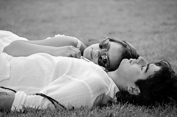 9. Вы не пытаетесь изменить друг друга, вы любите свою вторую половинку такой, какая она есть