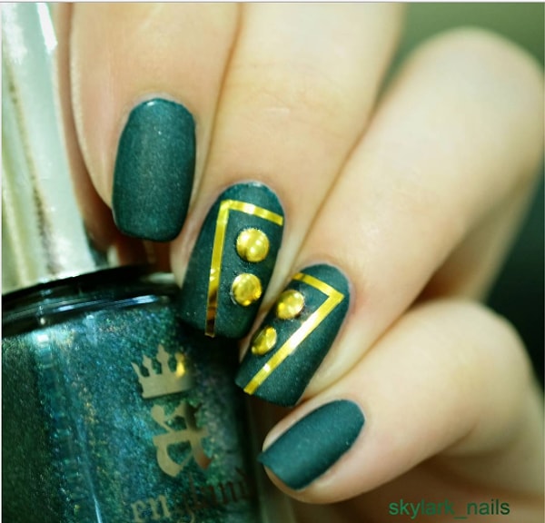 7. Темно-зеленый в сочетании с золотым смотрится невероятно благородно