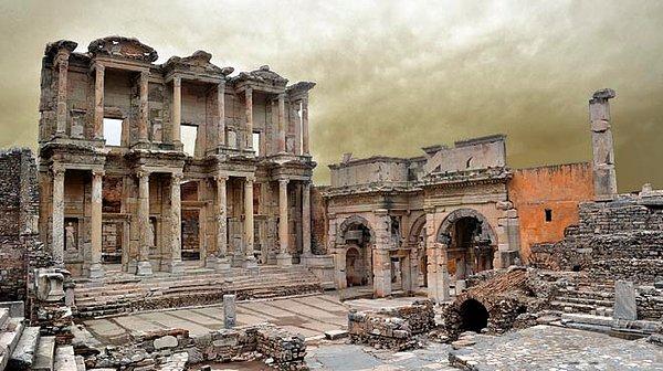 3. Geçmişe yolculuk yapmak için: Efes Antik Kent / İzmir.