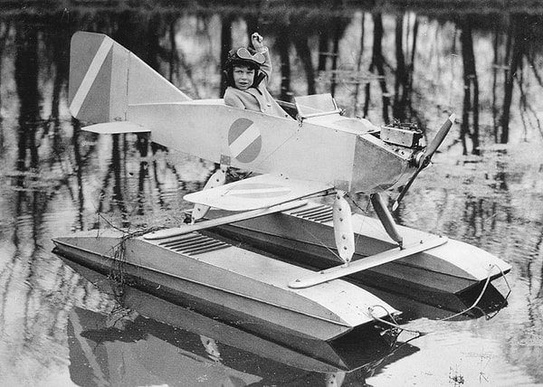 15. Функционирующий гидросамолёт с газовым двигателем (1931 год):