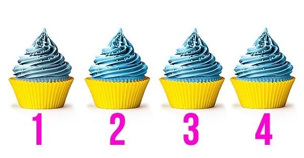 2. В какой из этих голубых капкейков добавлено меньше всего красителя, что делает его цвет менее насыщенным?